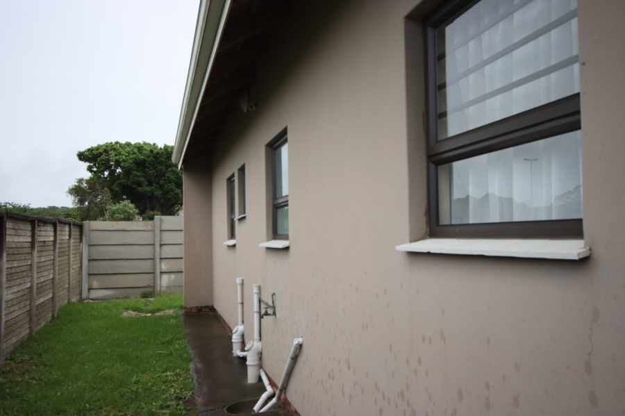 To Let 3 Bedroom Property for Rent in Sunnyridge Eastern Cape